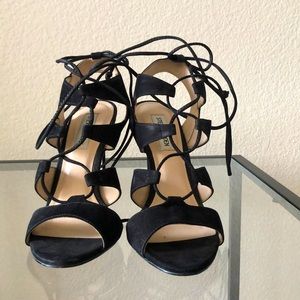 Strapy black Steve Madden heel